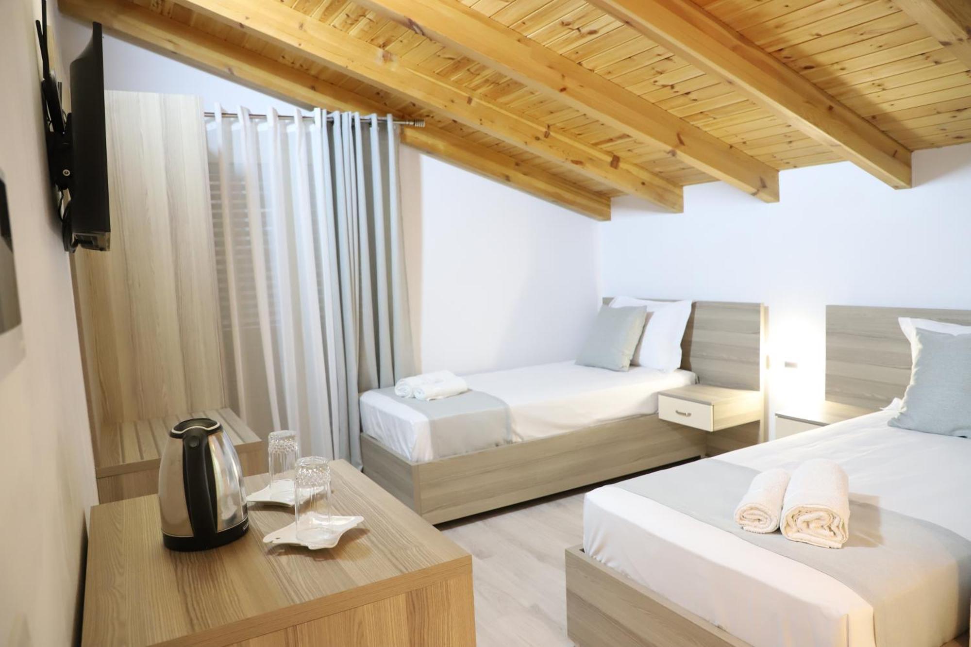 Guesthouse Kazazi Berat Exterior photo