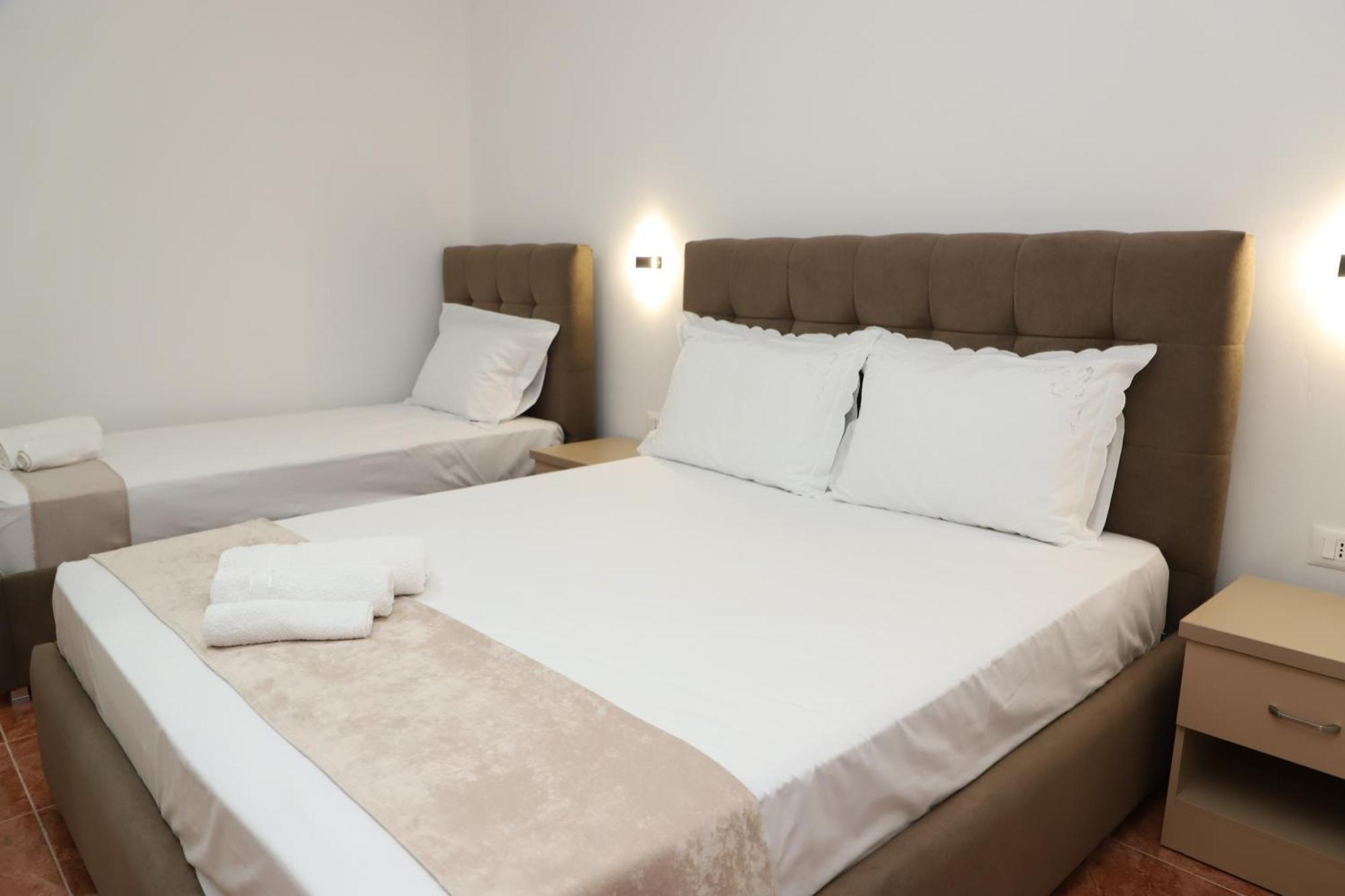 Guesthouse Kazazi Berat Exterior photo