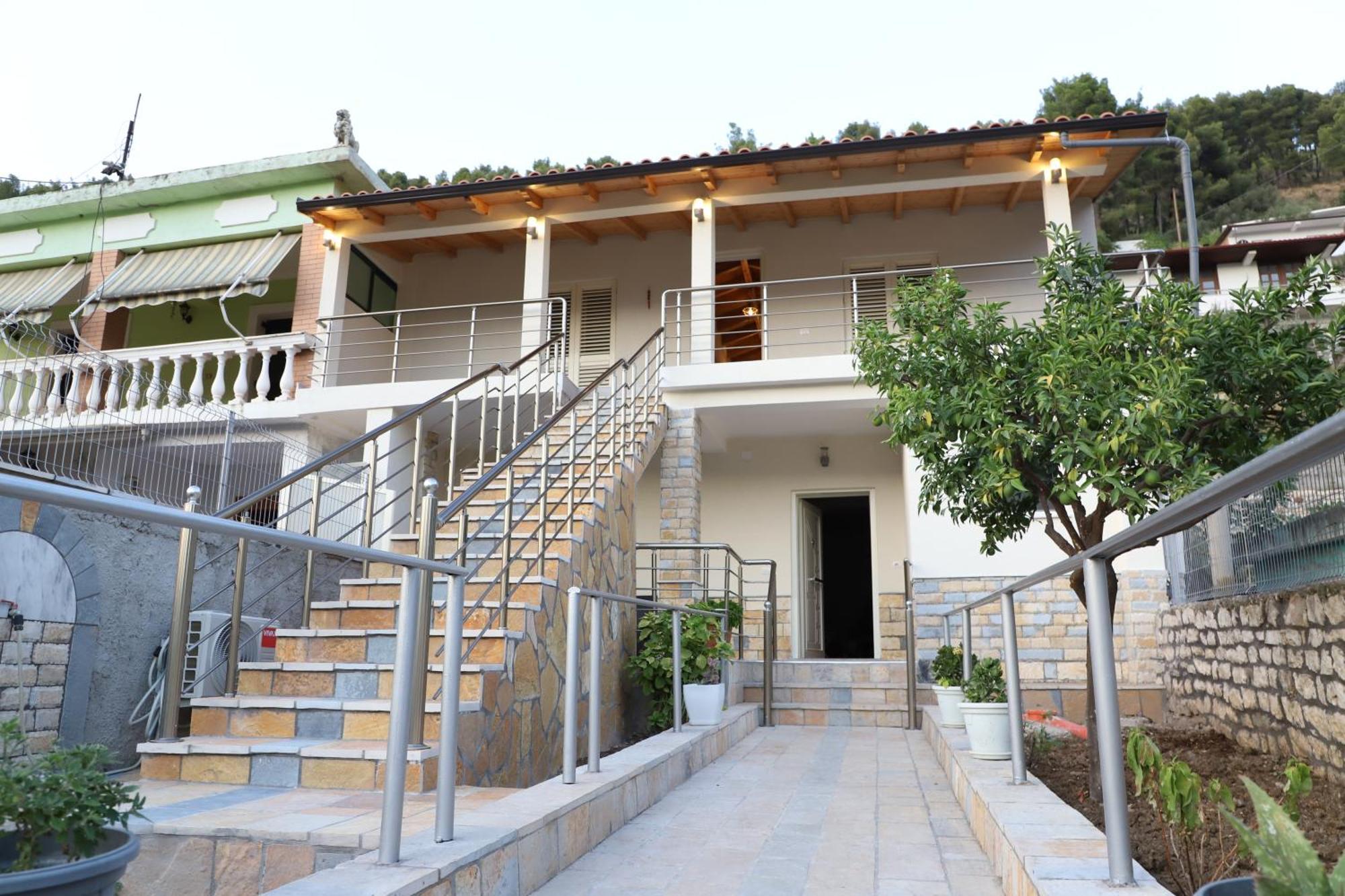 Guesthouse Kazazi Berat Exterior photo